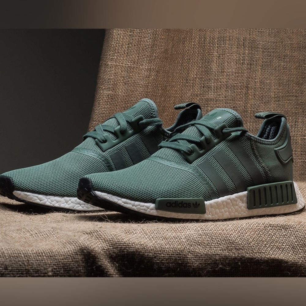 adidas originals NMD R1 “Trace Green” size kids 6